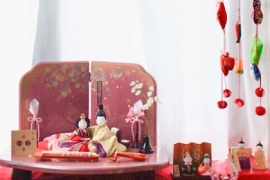 「お雛様を飾る場所の確保と収納方法」