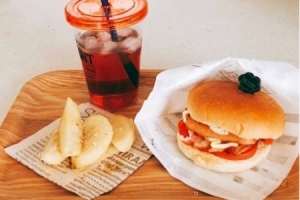 100均アイテムやワックスペーパーで楽しむおうち外食