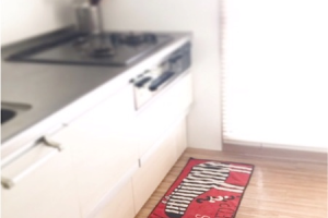 キッチンマット・水切りかご・三角コーナー キッチングッズはどう選ぶ?