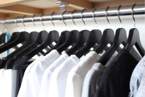 【洋服の増えすぎを防ぐハンガー技】