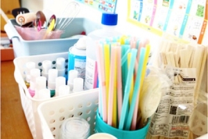 壁の落書きも気にならない!? 子どもの工作グッズの片づけとモノゴトの捉え方